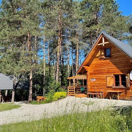 Holiday home W Lesie Z Jacuzzi- Beskid Niski Smerekowiec